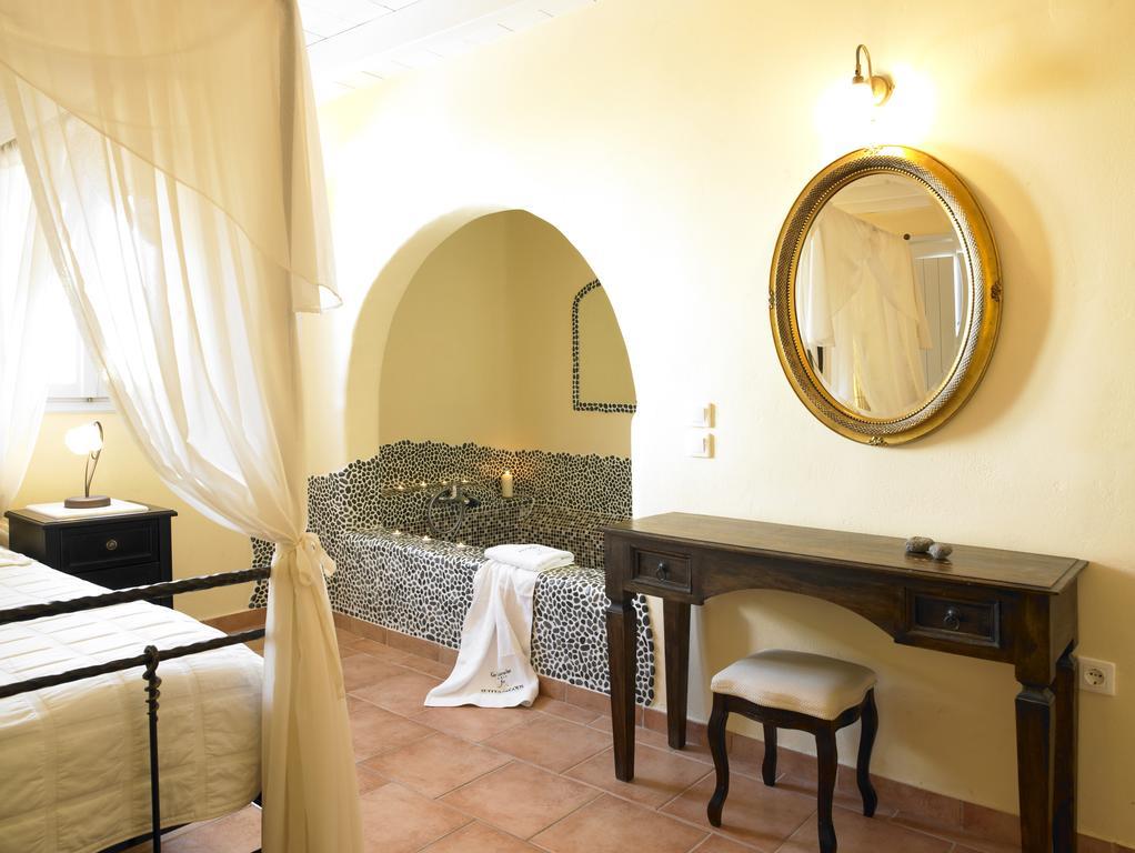 Suites Of The Gods Cave Spa Hotel Megalochori  Eksteriør billede